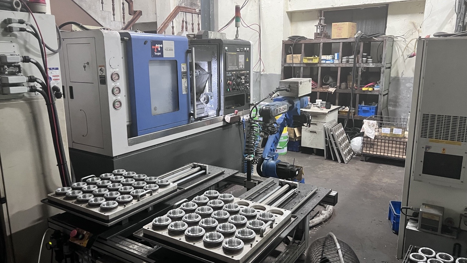 廠內 CNC 設備及模具組件